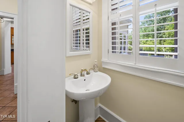 $1,950,000 | 408 Fairway Estates Drive, Blountville, TN 37617