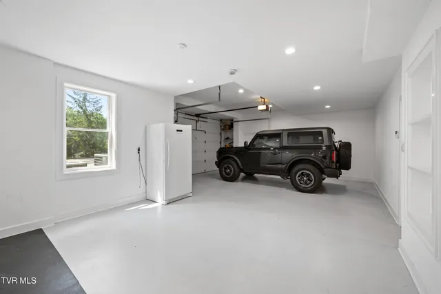 $1,950,000 | 408 Fairway Estates Drive, Blountville, TN 37617