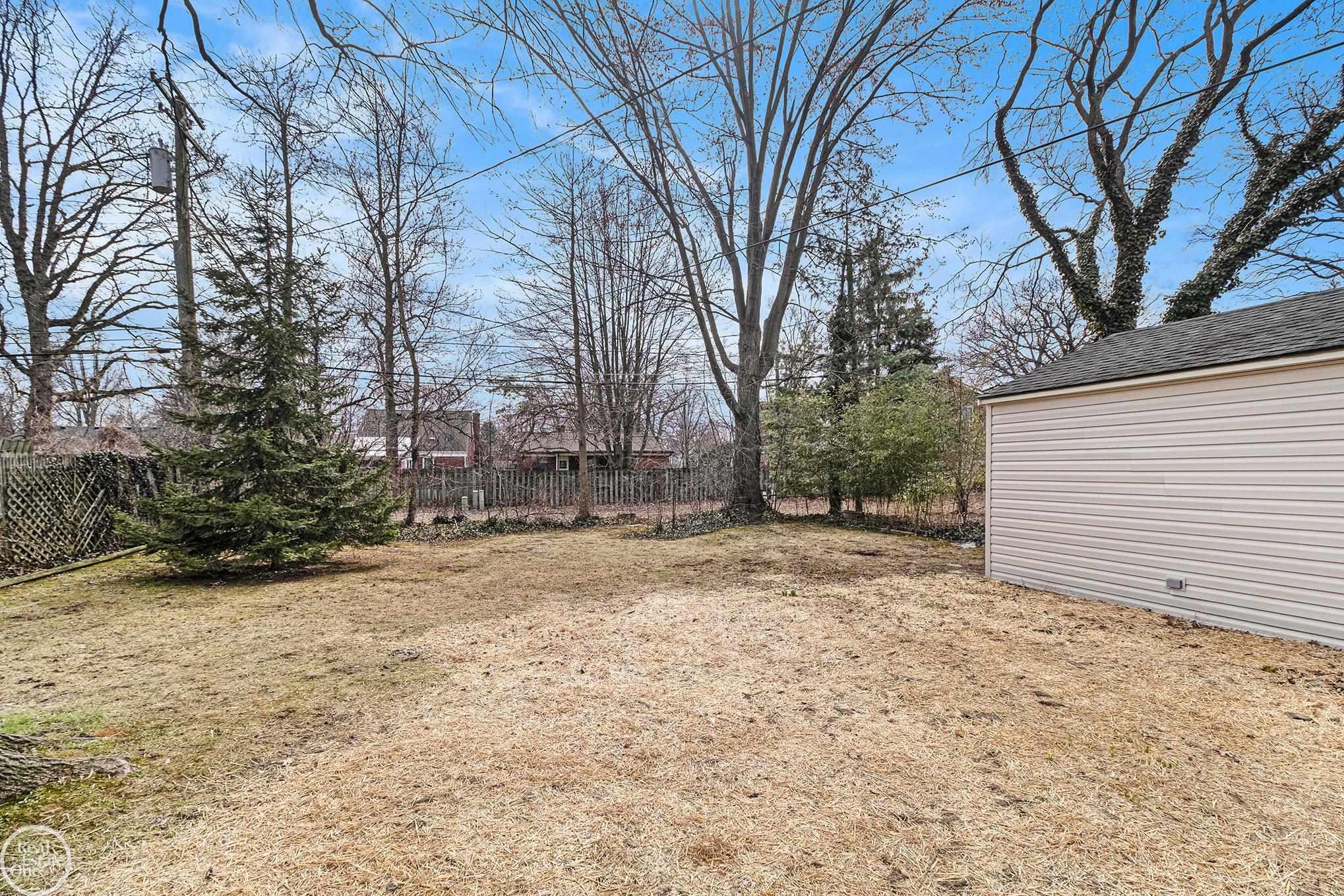 1243 Hawthorne Road Grosse Pointe Woods, MI 48236 - Photo 25 of 34