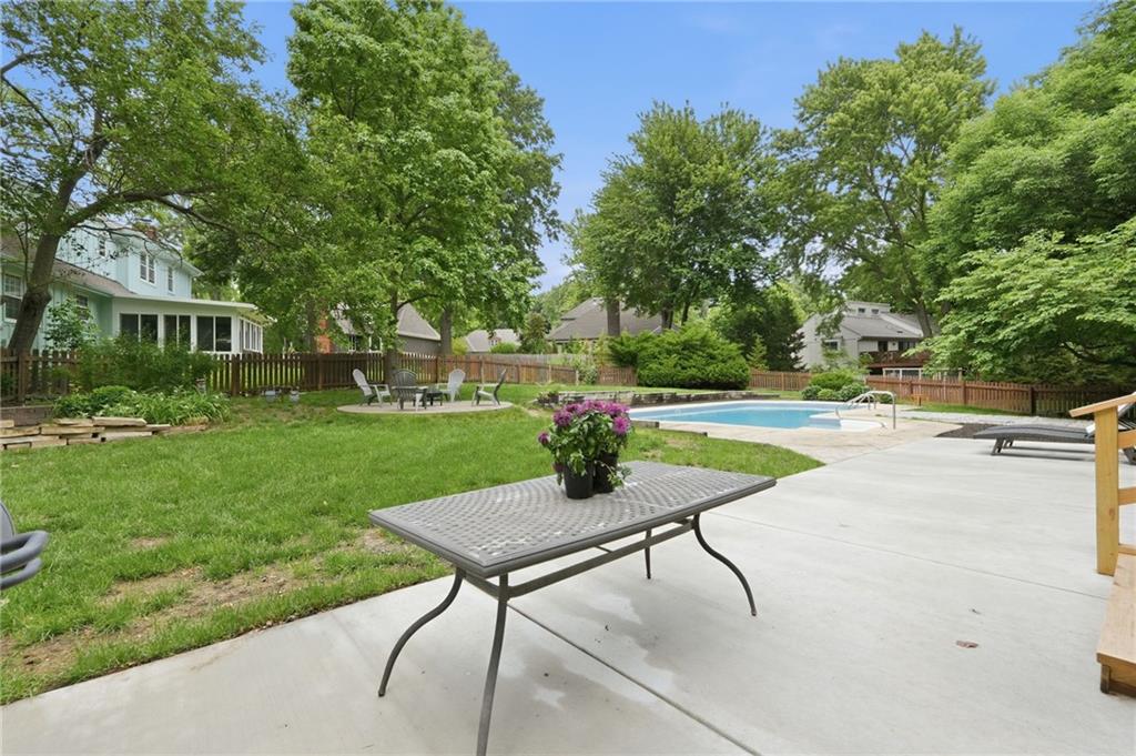 11809 Rosehill Road Overland Park, KS 66210 - Photo 32 of 38