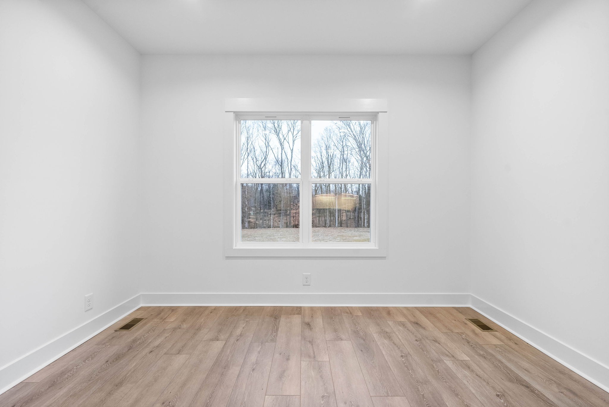 1360 Reda Drive Clarksville, TN 37042 - Photo 17 of 41 an empty room with a window