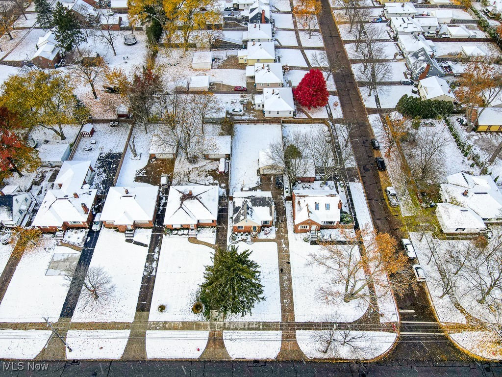 6794 York Road Cleveland, OH 44130 - Photo 41 of 45 Snowy aerial view featuring a residential view