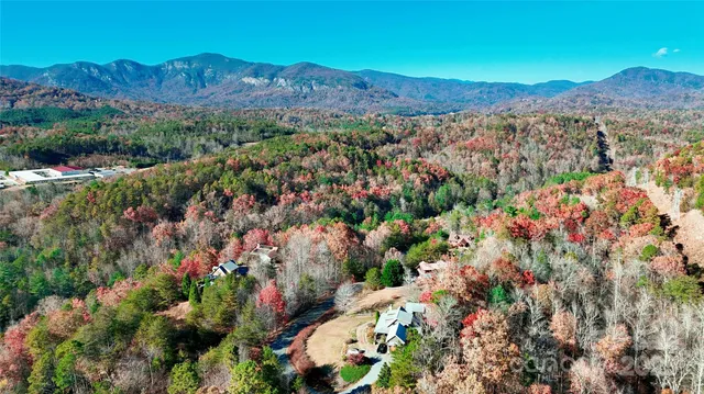 $839,000 | 301 Peaks Drive, Lake Lure, NC 28746