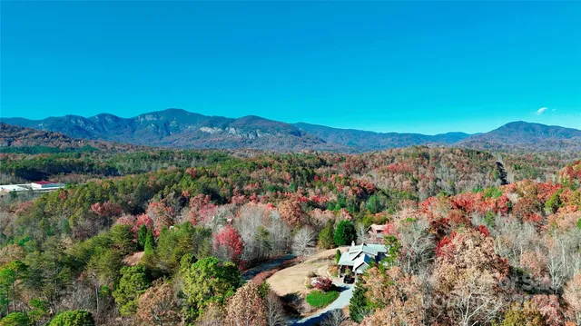 $839,000 | 301 Peaks Drive, Lake Lure, NC 28746