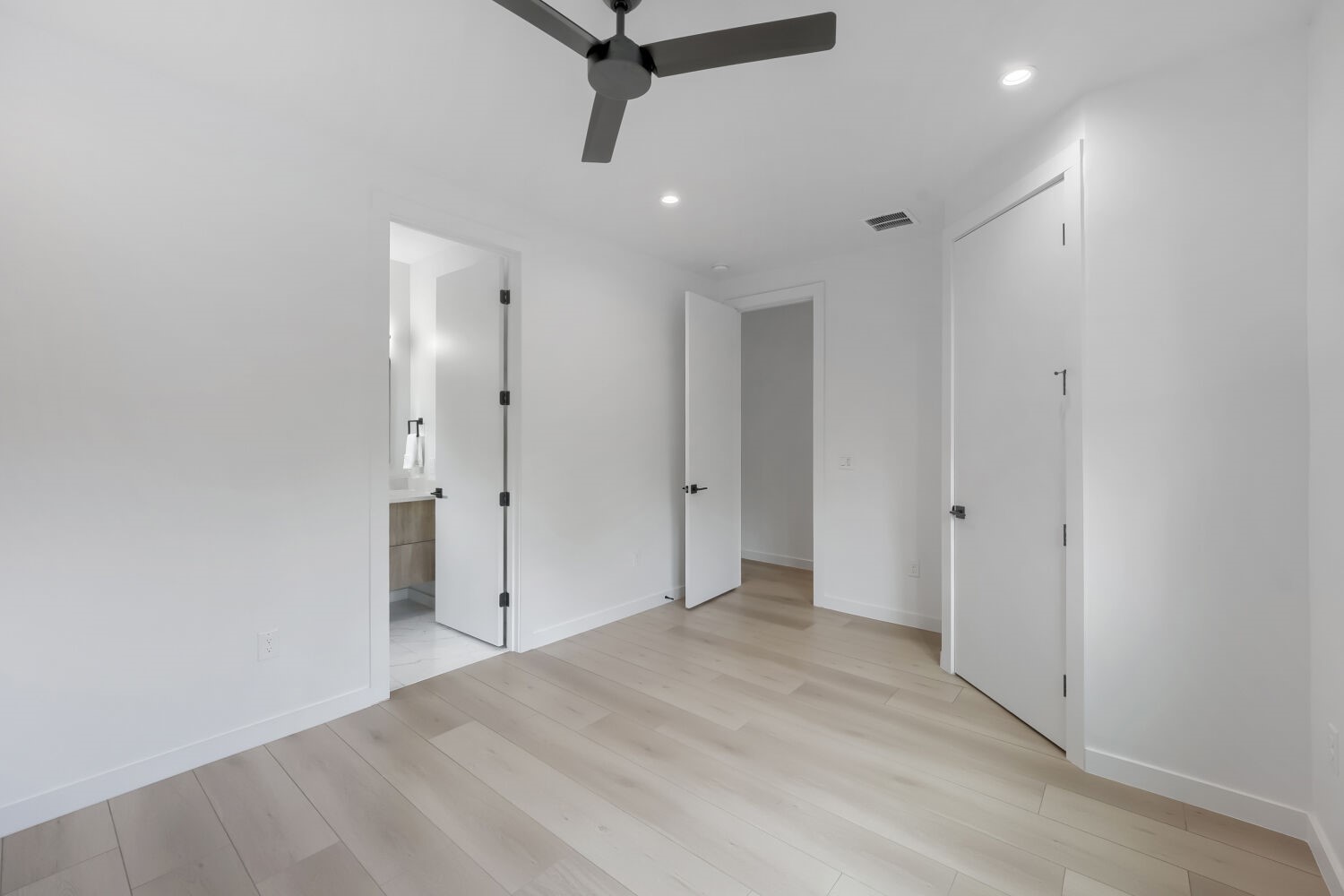 4805 Sara Drive Austin, TX 78721 - Photo 13 of 28 a view of empty room