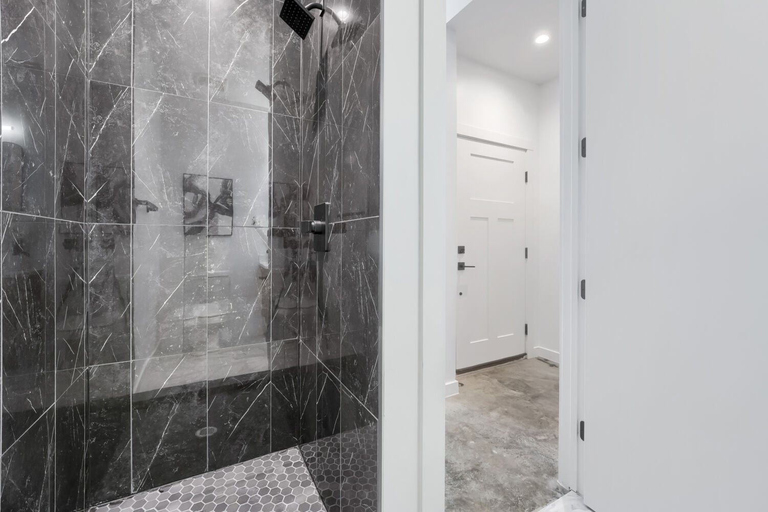 4805 Sara Drive Austin, TX 78721 - Photo 14 of 28 a bathroom with a shower