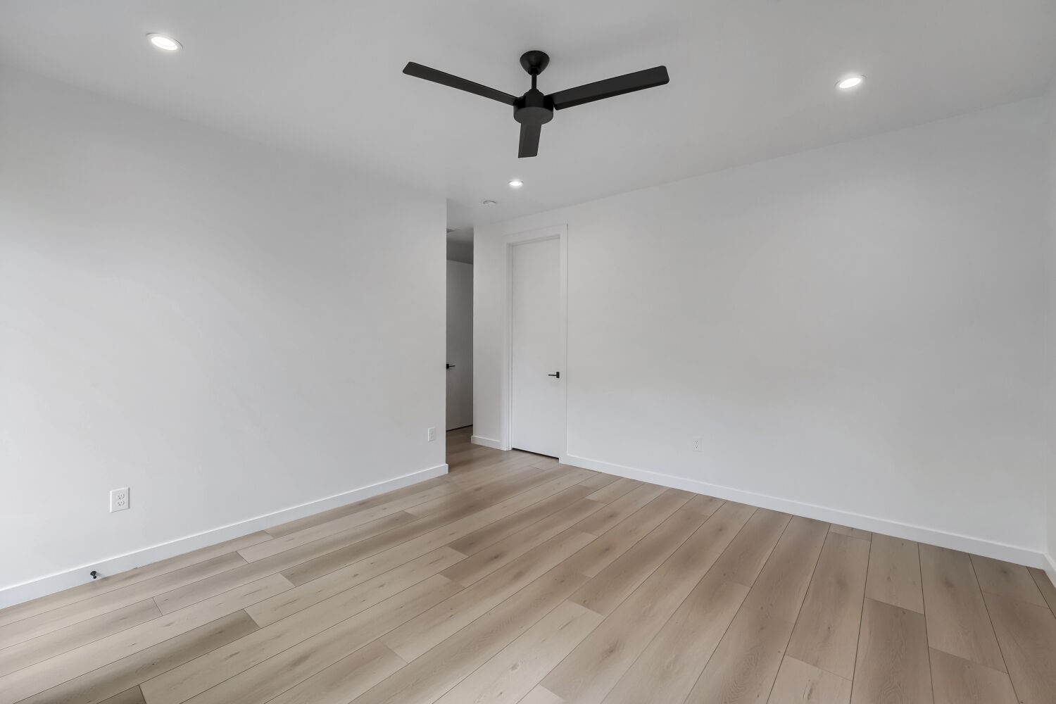 4805 Sara Drive Austin, TX 78721 - Photo 19 of 28 an empty room