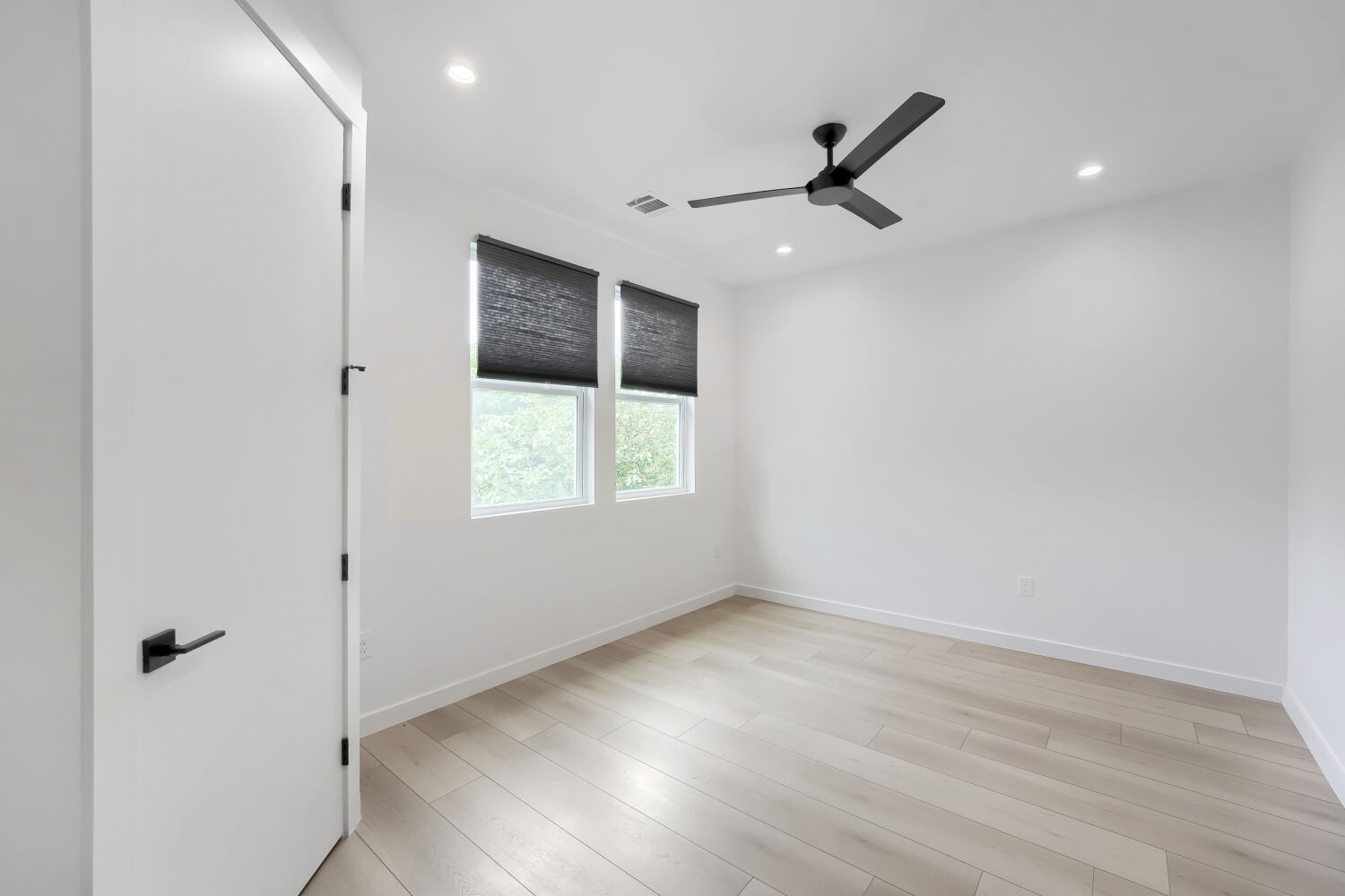 4805 Sara Drive Austin, TX 78721 - Photo 21 of 28 a view of an empty room with a window
