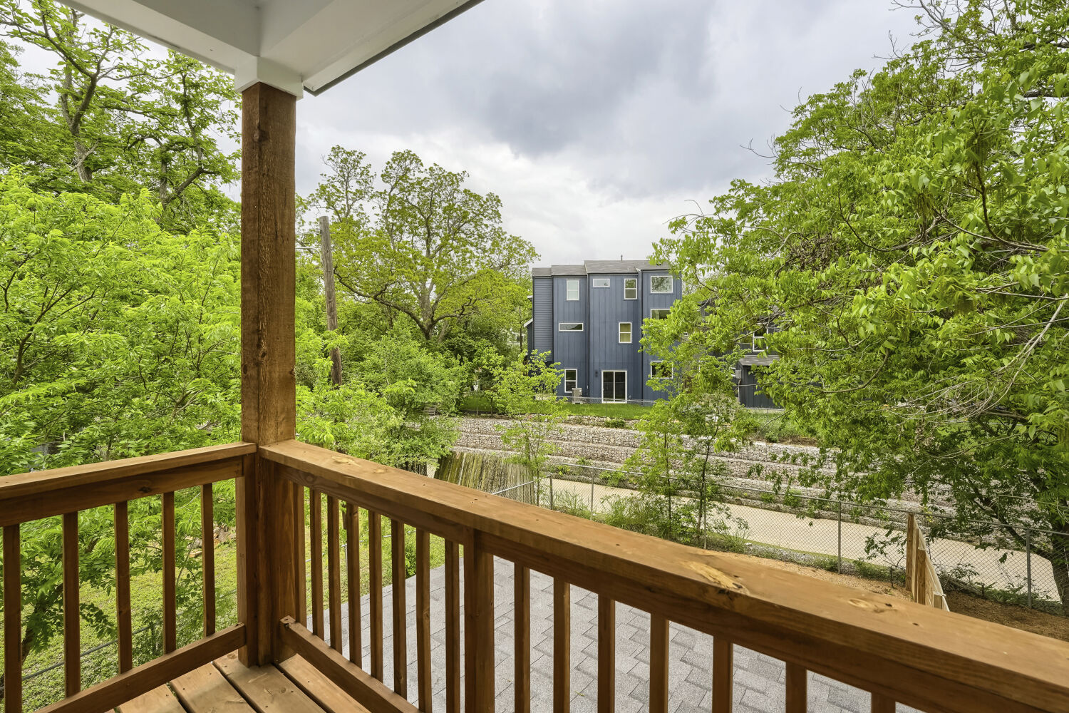4805 Sara Drive Austin, TX 78721 - Photo 26 of 28 a view of a garden from a balcony
