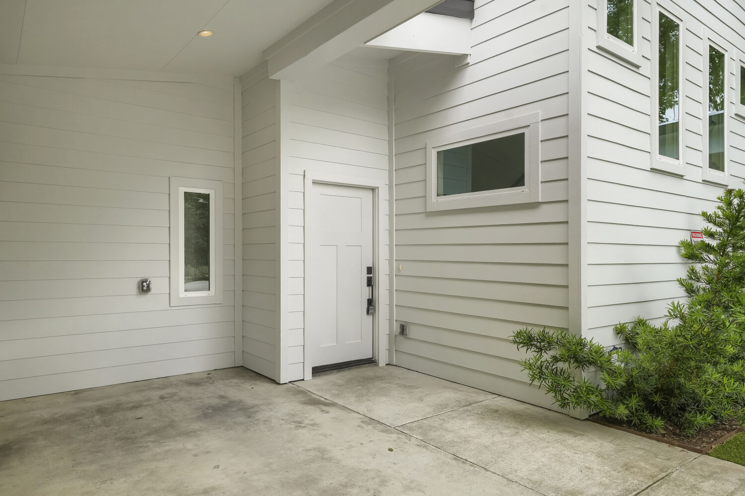 4805 Sara Drive Austin, TX 78721 - Photo 3 of 28 a view of a house entryway