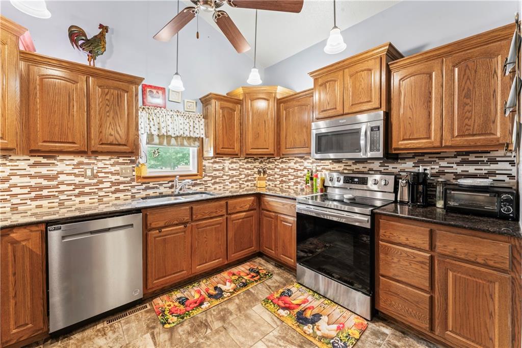 129 Northwest 251 Road Clinton, MO 64735 - Photo 11 of 53