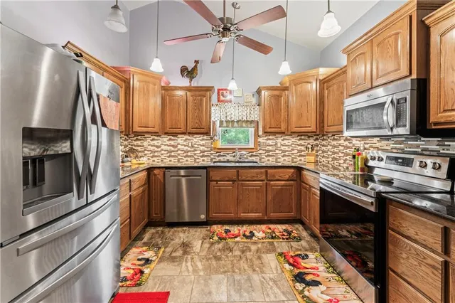 $325,000 | 129 Northwest 251 Road, Clinton, MO 64735