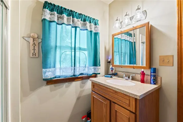 $325,000 | 129 Northwest 251 Road, Clinton, MO 64735