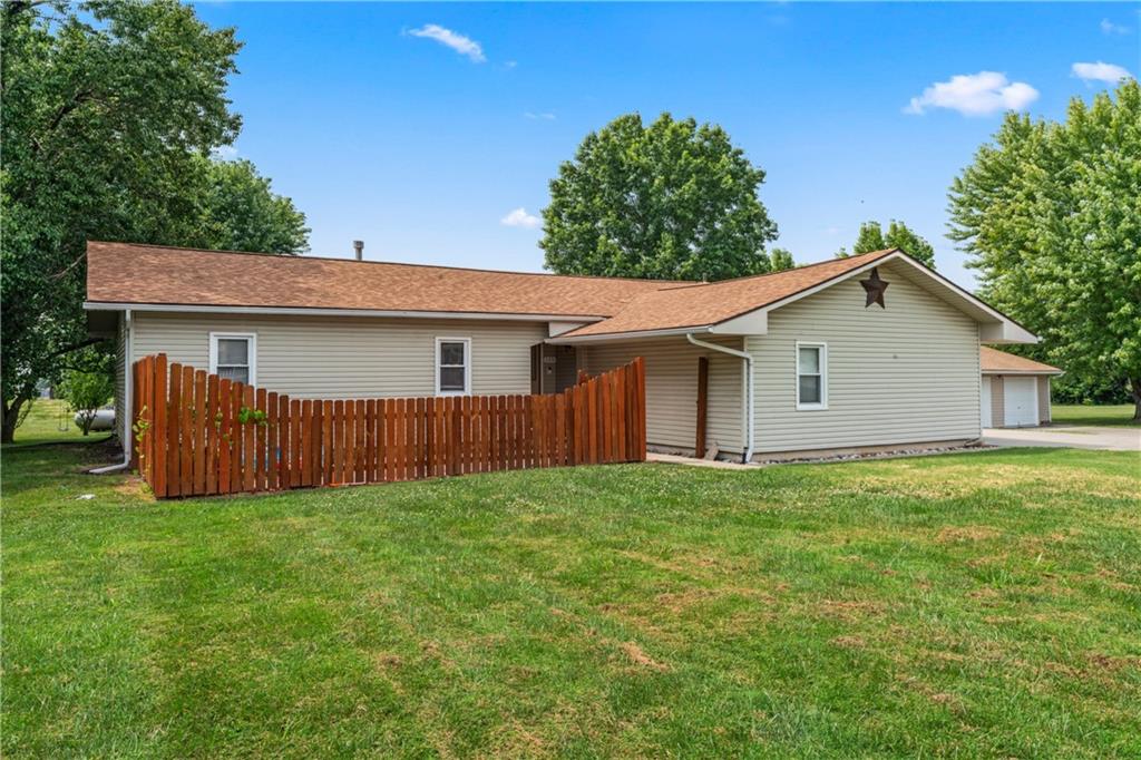 129 Northwest 251 Road Clinton, MO 64735 - Photo 2 of 53