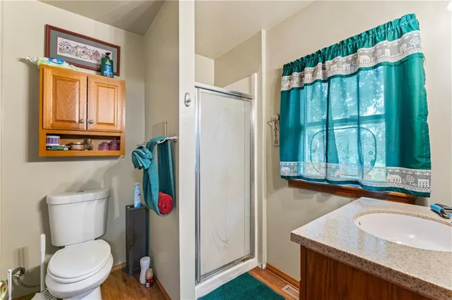 $325,000 | 129 Northwest 251 Road, Clinton, MO 64735