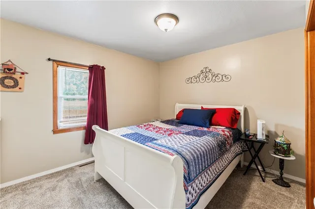 $325,000 | 129 Northwest 251 Road, Clinton, MO 64735