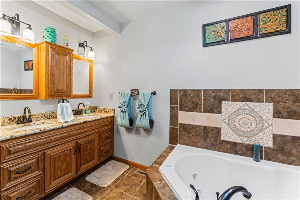 129 Northwest 251 Road Clinton, MO 64735 - Photo 25 of 53