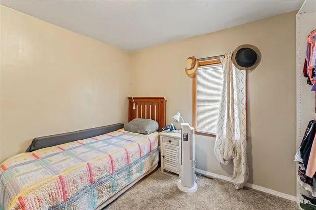 $325,000 | 129 Northwest 251 Road, Clinton, MO 64735