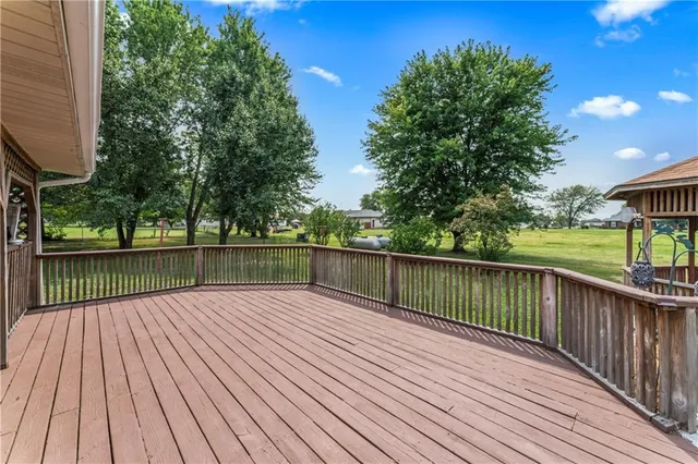 $325,000 | 129 Northwest 251 Road, Clinton, MO 64735