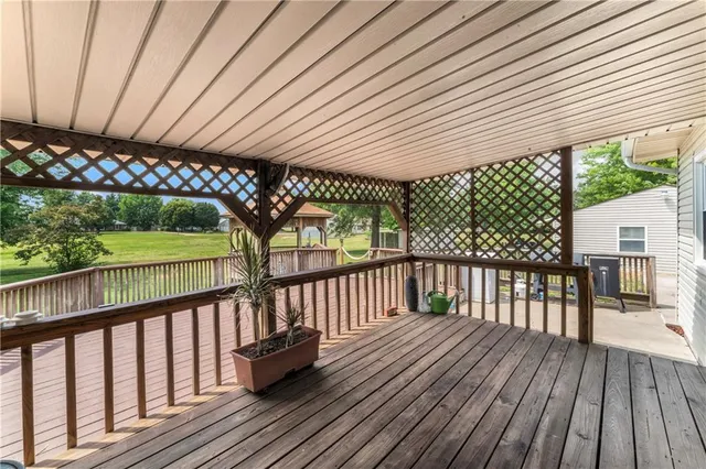 $325,000 | 129 Northwest 251 Road, Clinton, MO 64735