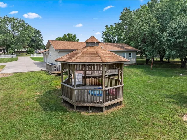 $325,000 | 129 Northwest 251 Road, Clinton, MO 64735