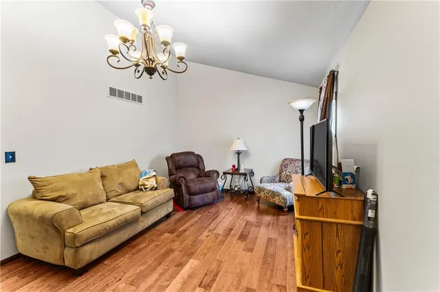 $325,000 | 129 Northwest 251 Road, Clinton, MO 64735