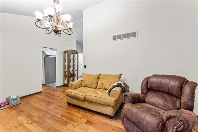 $325,000 | 129 Northwest 251 Road, Clinton, MO 64735