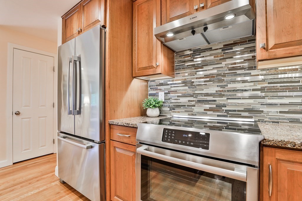 30 Cedarway Stoneham, MA 02180 - Photo 13 of 38