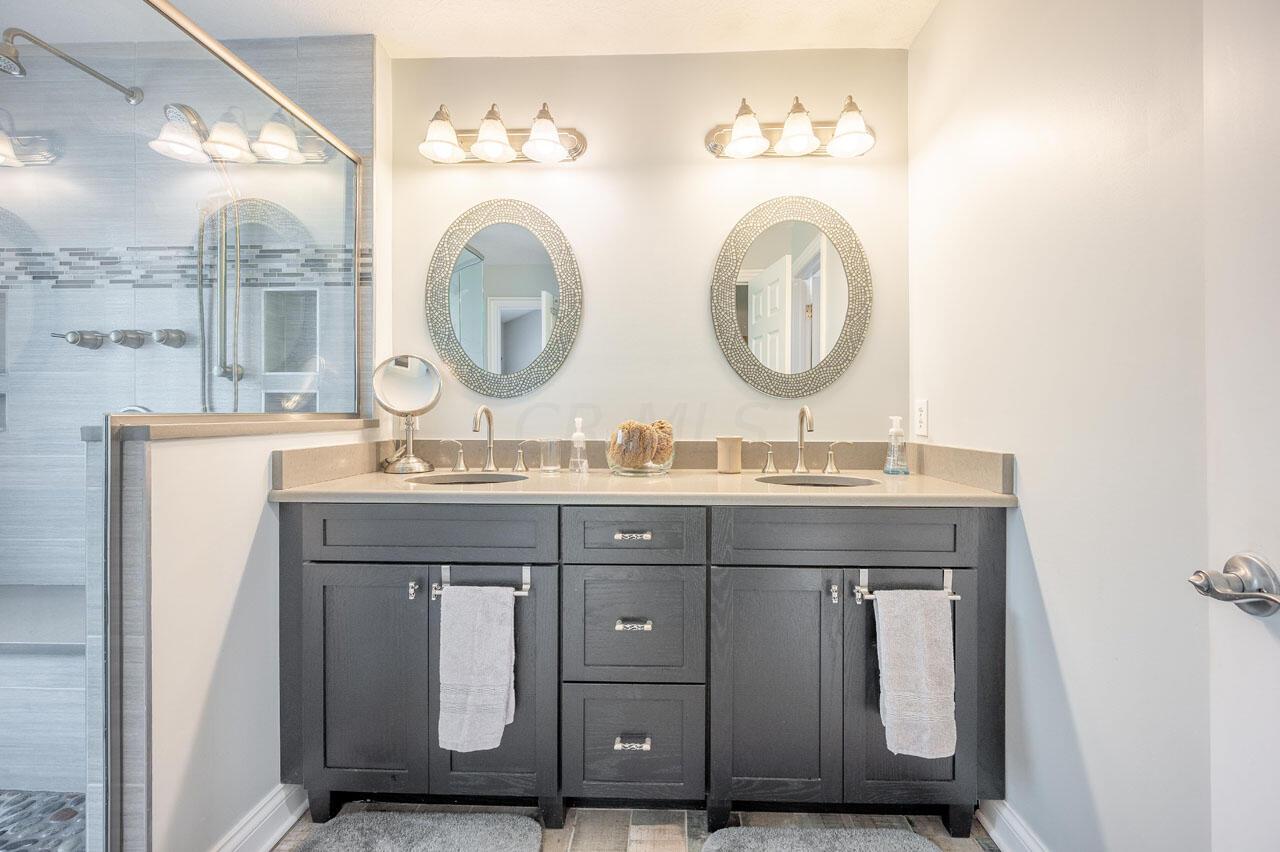 4899 Rays Circle Dublin, OH 43016 - Photo 19 of 42 Owner Suite Bathroom 2