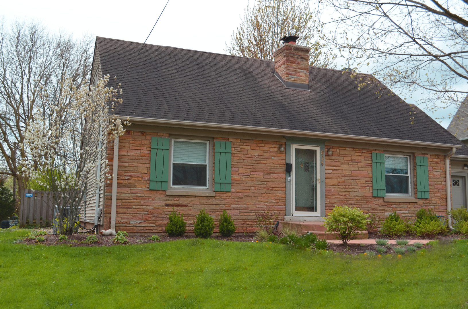 825 Oak Street Elgin, IL 60123 - Photo 13 of 17 a brick house with a yard