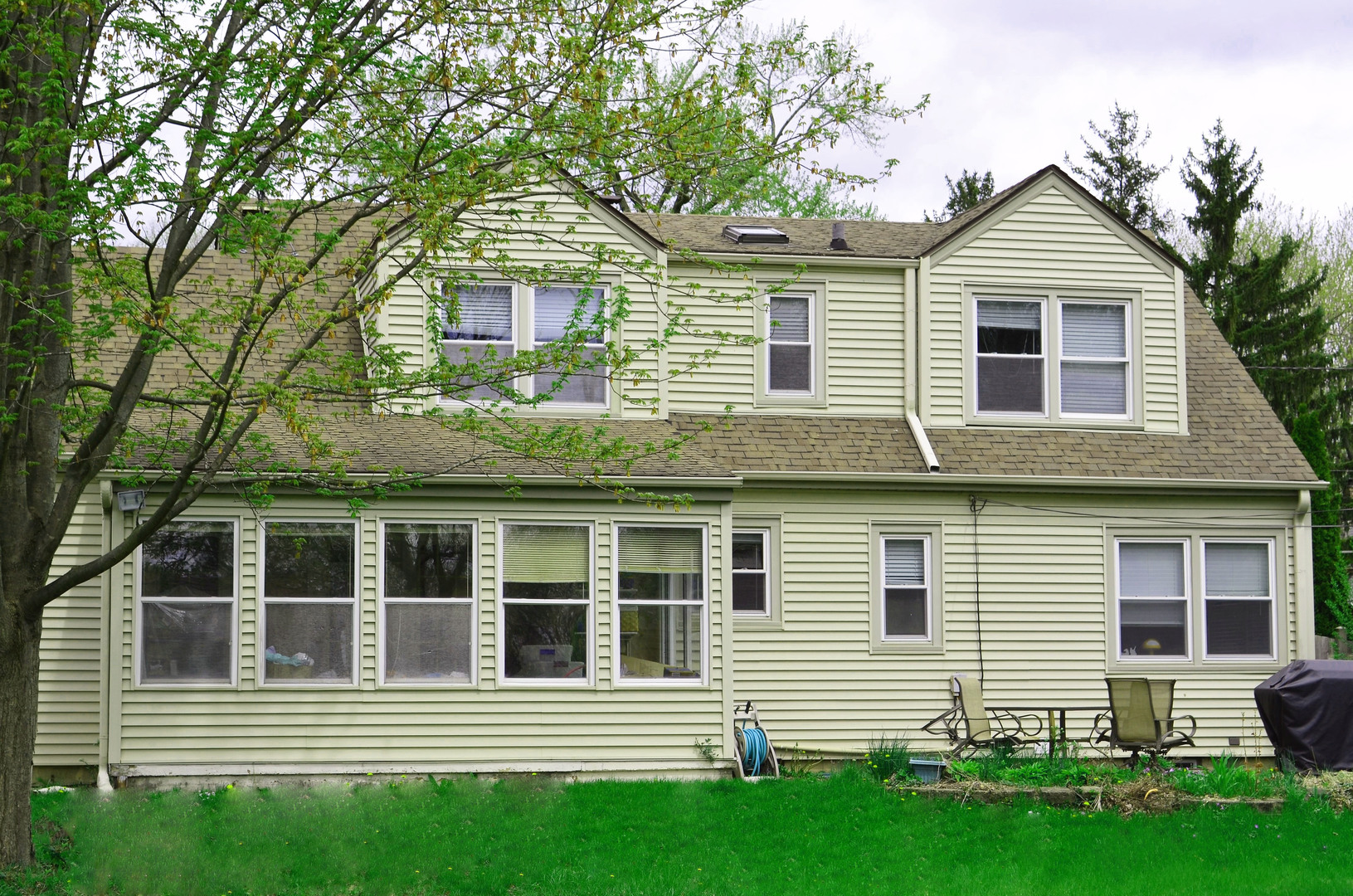 825 Oak Street Elgin, IL 60123 - Photo 14 of 17 a front view of a house with a yard