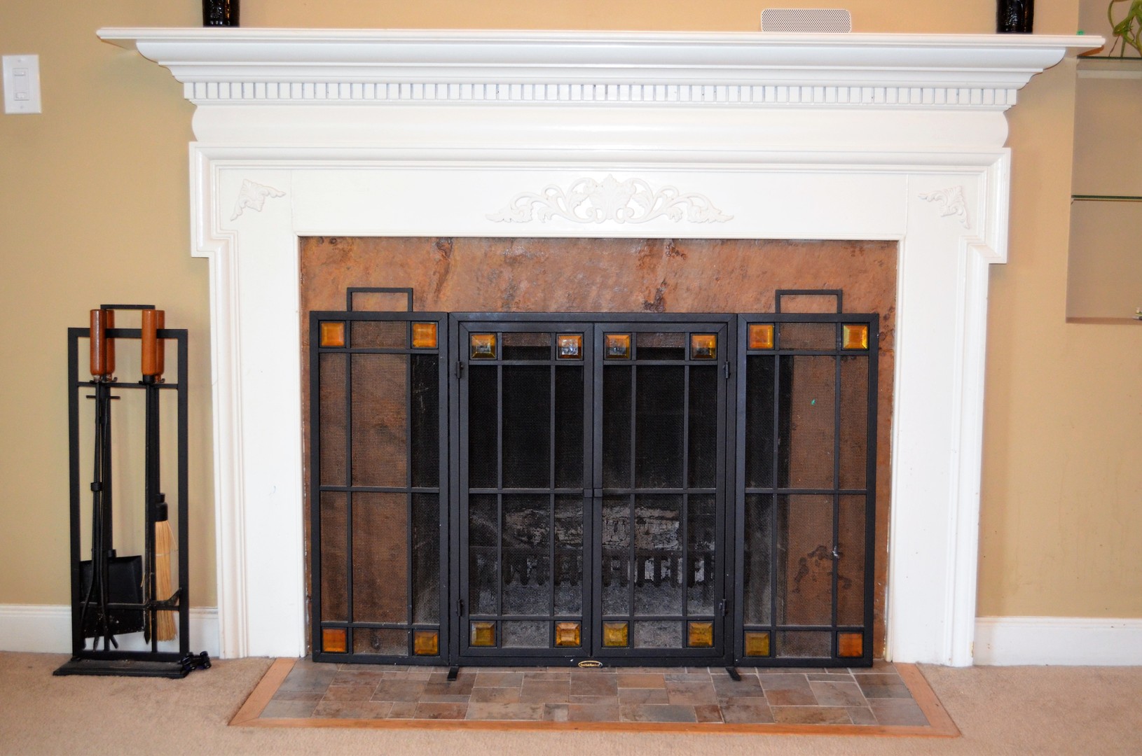 825 Oak Street Elgin, IL 60123 - Photo 4 of 17 a view of a entrance door of the house