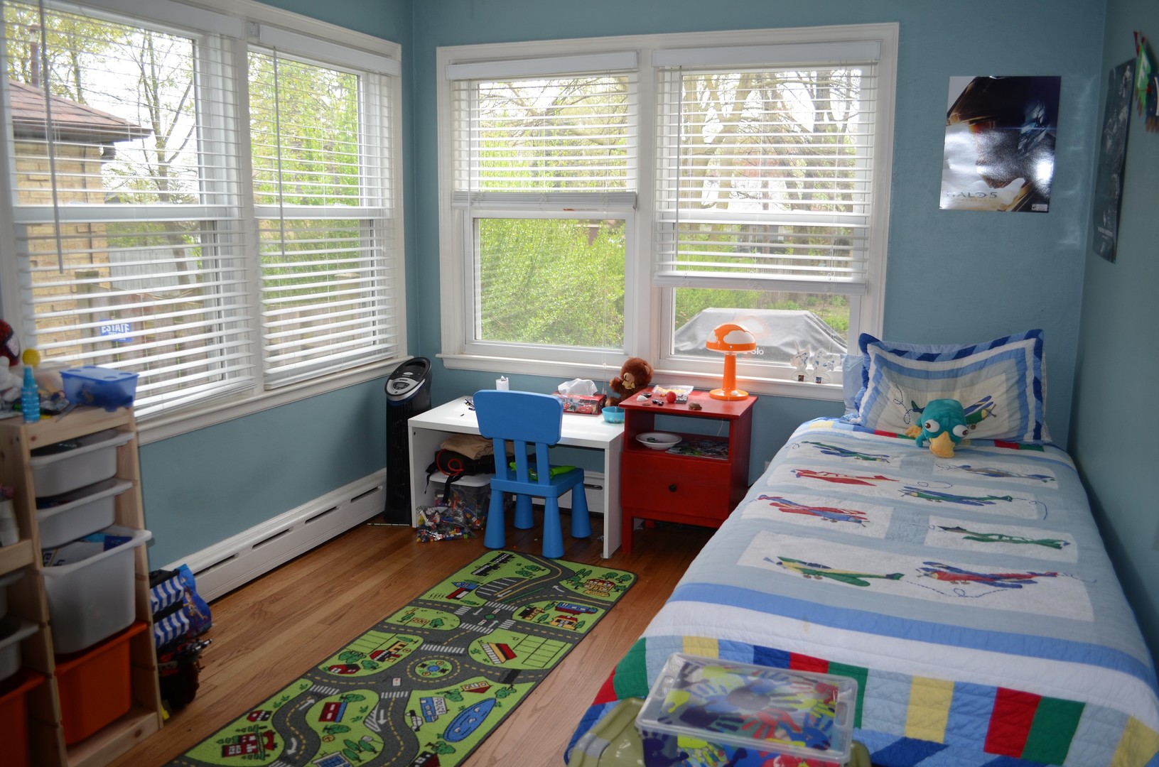 825 Oak Street Elgin, IL 60123 - Photo 10 of 17 a bed room with furniture and a window