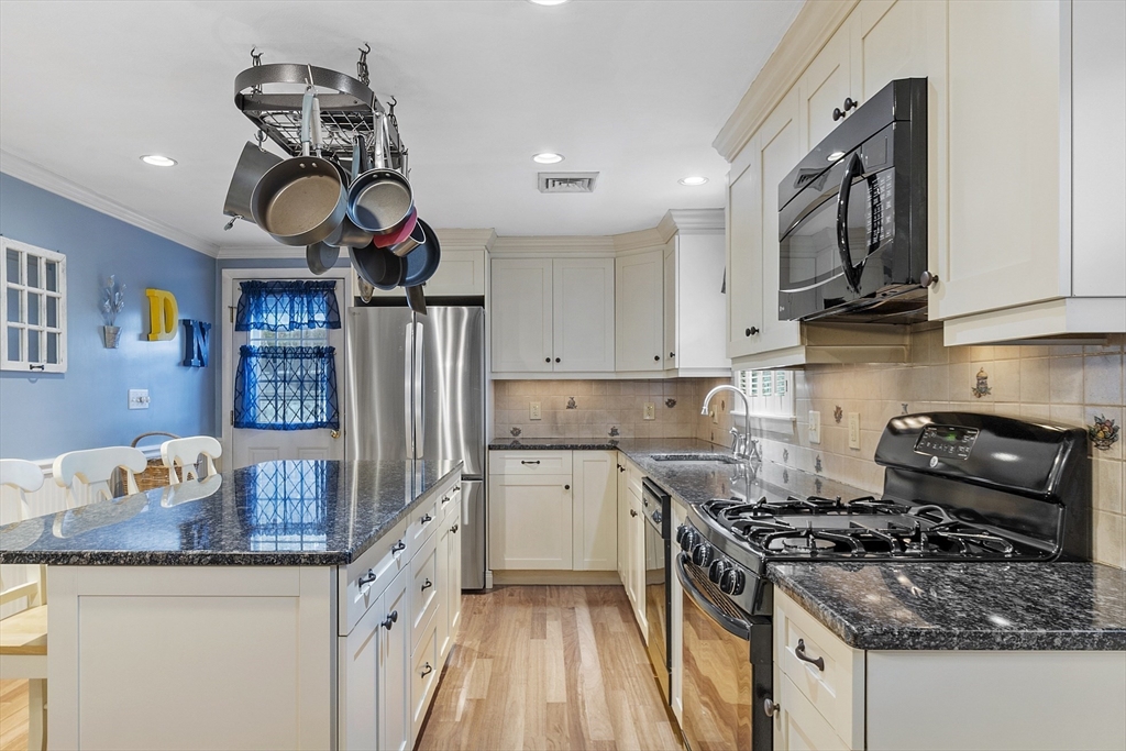 93 Fowler Road Lowell, MA 01854 - Photo 7 of 42