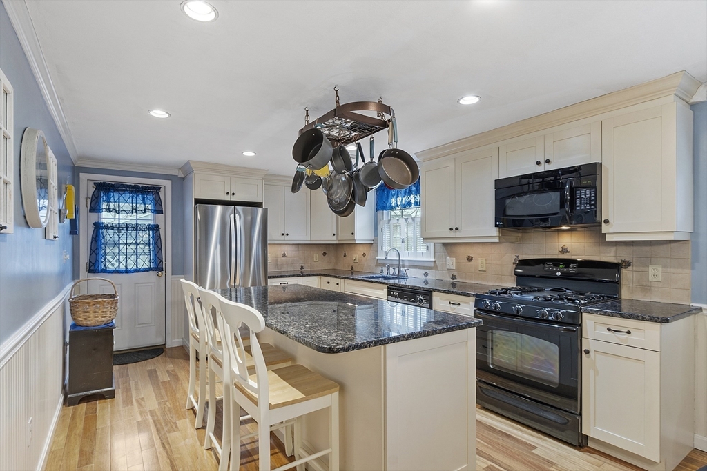 93 Fowler Road Lowell, MA 01854 - Photo 8 of 42