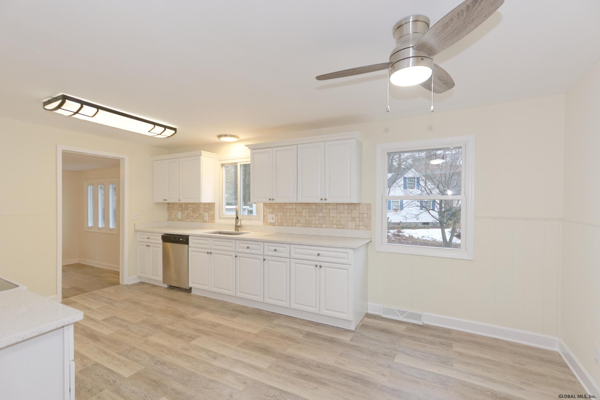 23 New Castle Road Halfmoon, NY 12065 - Photo 12 of 38 Photo 12