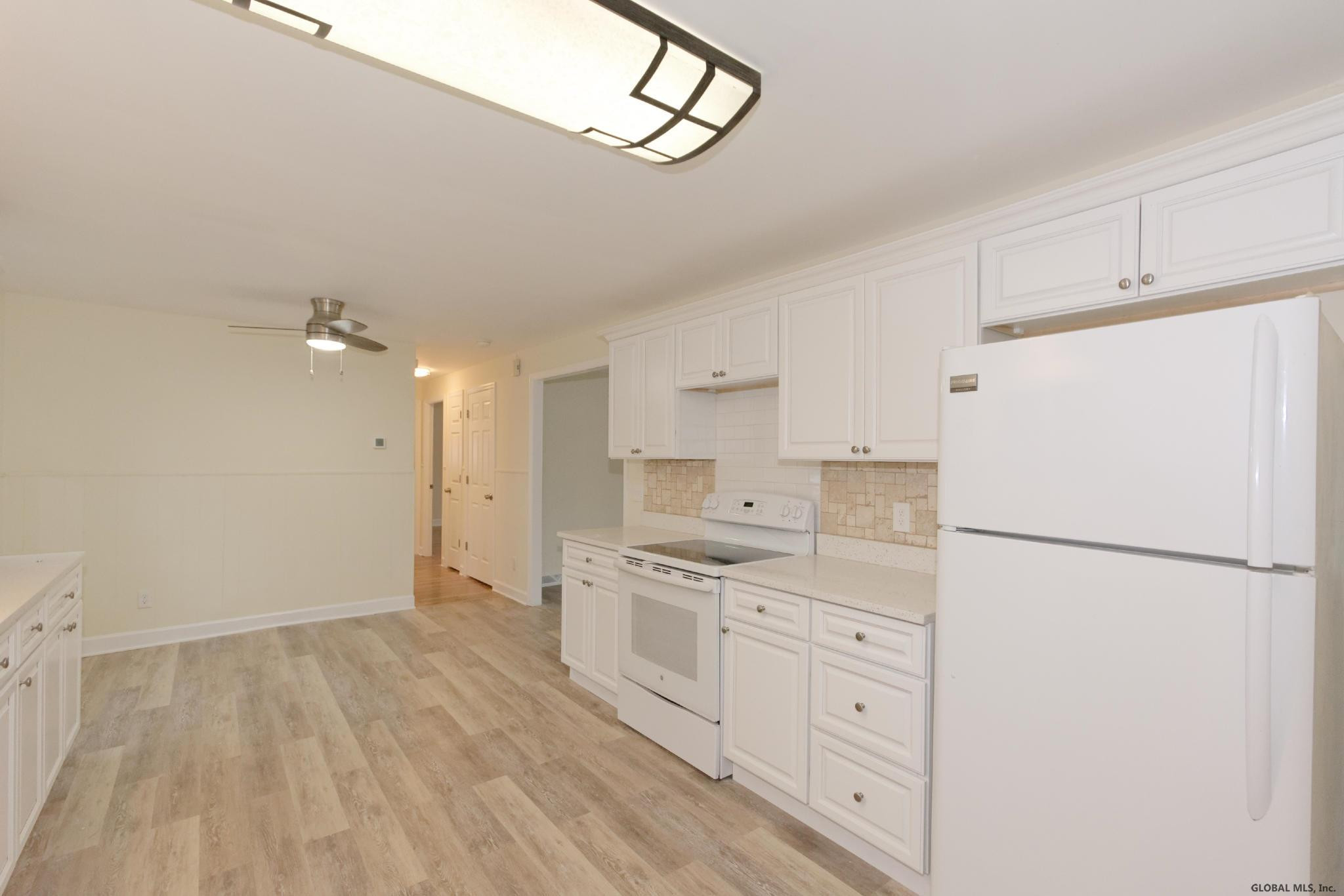 23 New Castle Road Halfmoon, NY 12065 - Photo 15 of 38 Photo 15