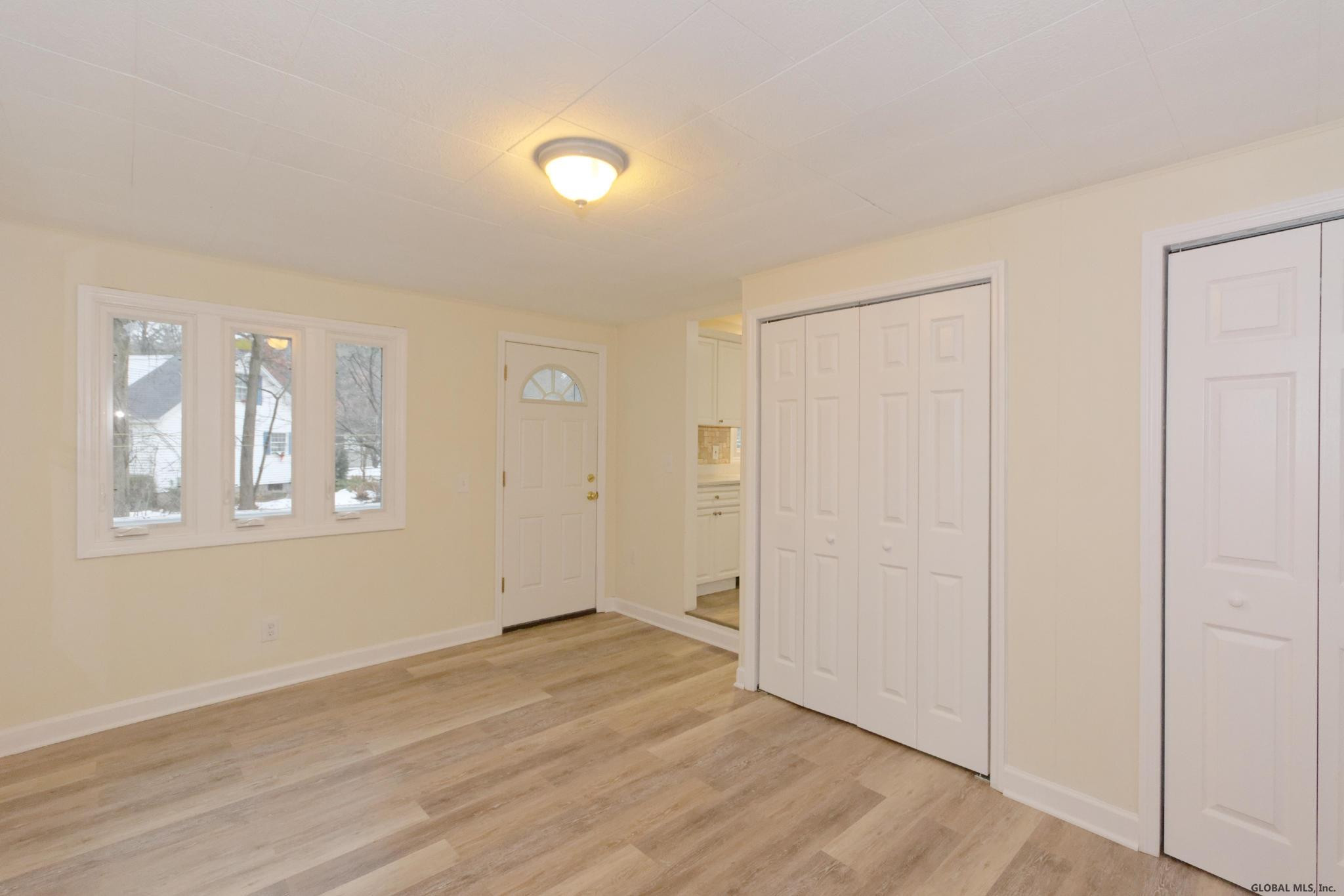 23 New Castle Road Halfmoon, NY 12065 - Photo 17 of 38 Photo 17