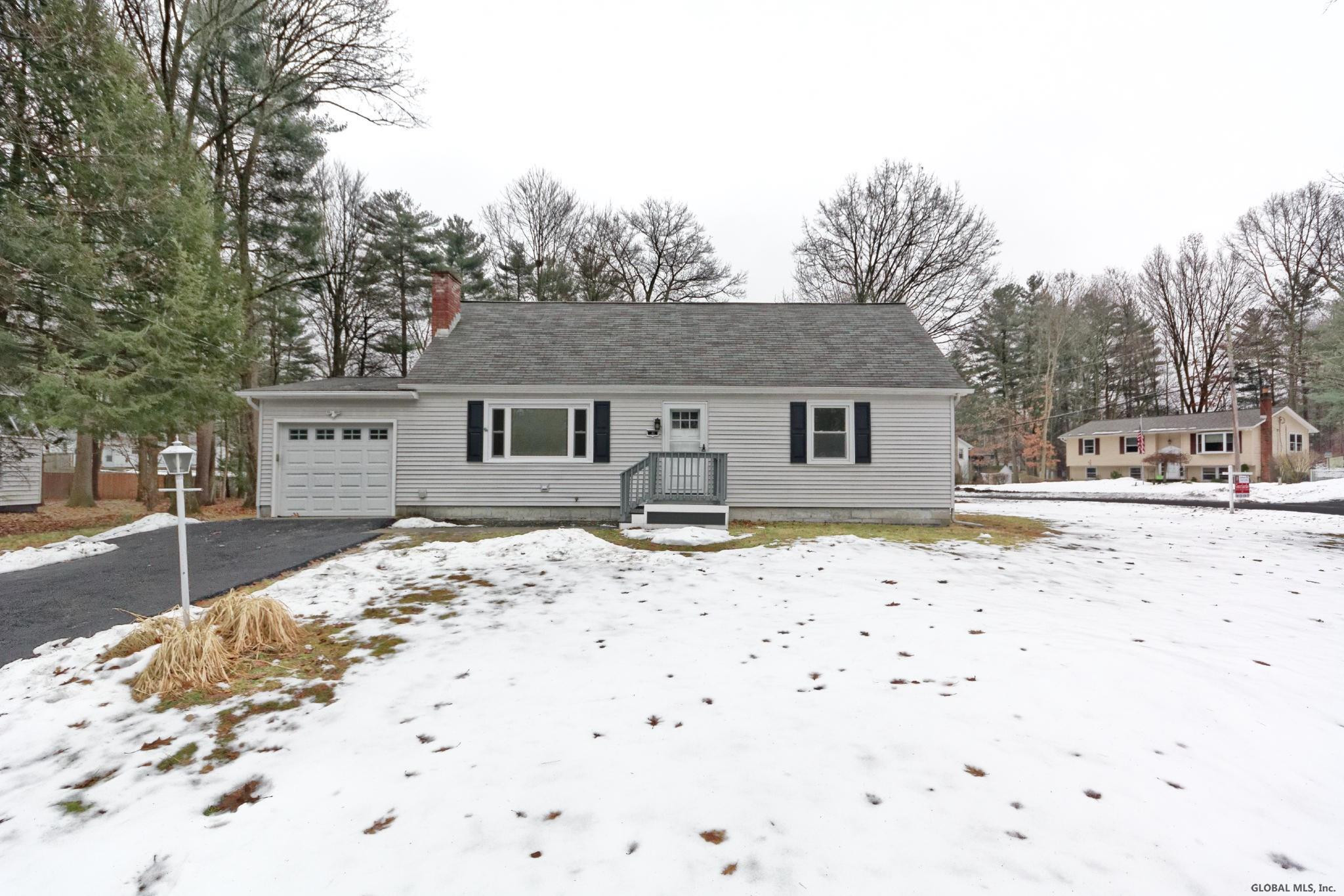 23 New Castle Road Halfmoon, NY 12065 - Photo 3 of 38 Photo 3