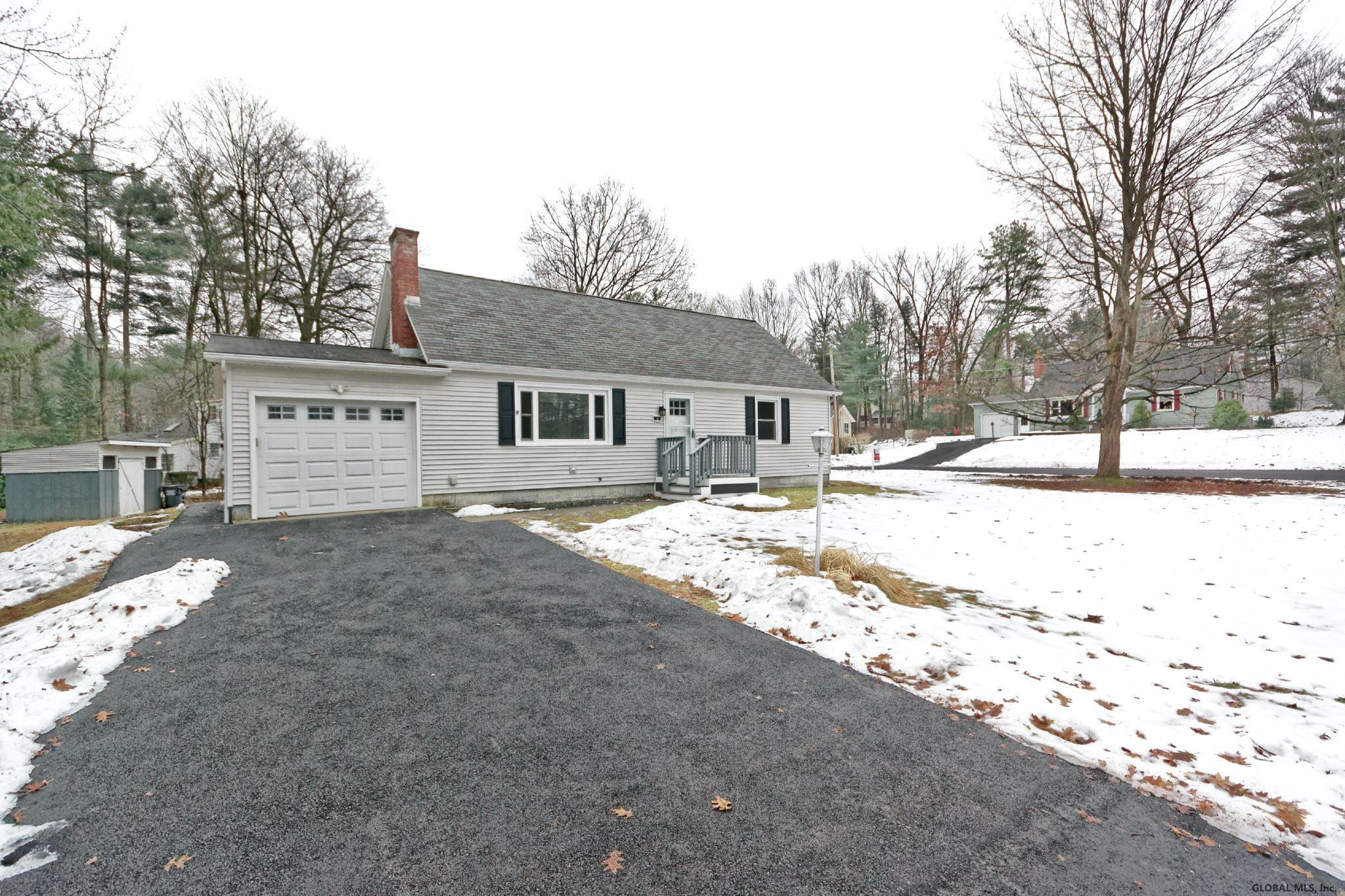 23 New Castle Road Halfmoon, NY 12065 - Photo 4 of 38 Photo 4