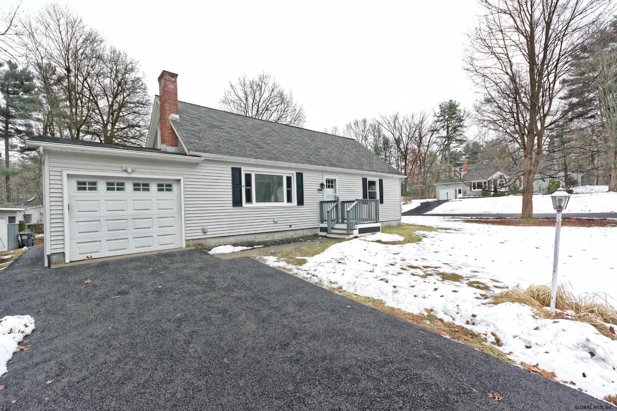 23 New Castle Road Halfmoon, NY 12065 - Photo 6 of 38 Photo 6