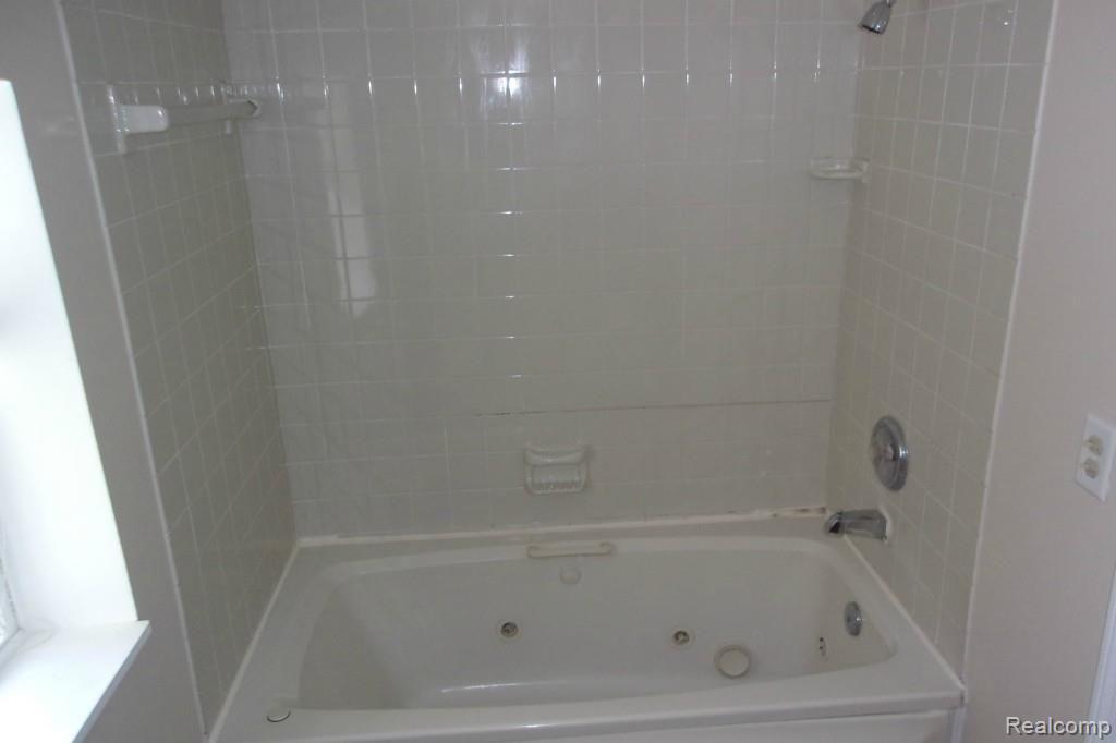 6128 Swartout Road Algonac, MI 48001 - Photo 29 of 37 100_1454.jpg
