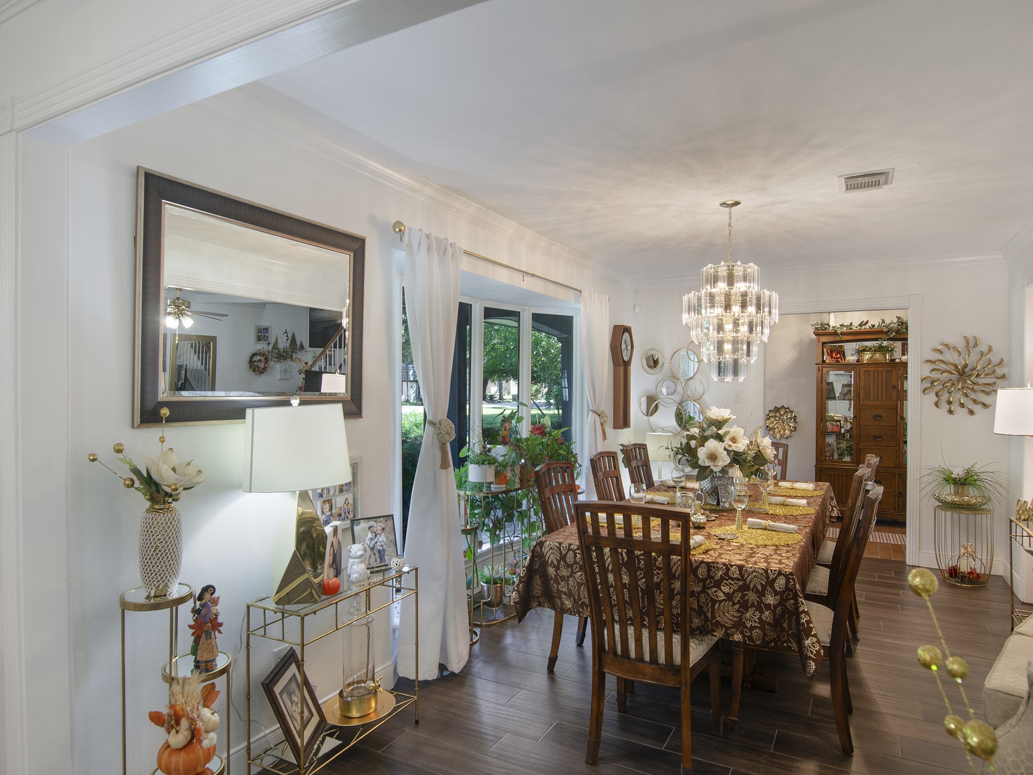 532 Raleigh Drive Conroe, TX 77302 - Photo 5 of 40 The beautiful chandelier is the focal point in this formal dining room that sits just off the entry and is a great spot for family dinners.