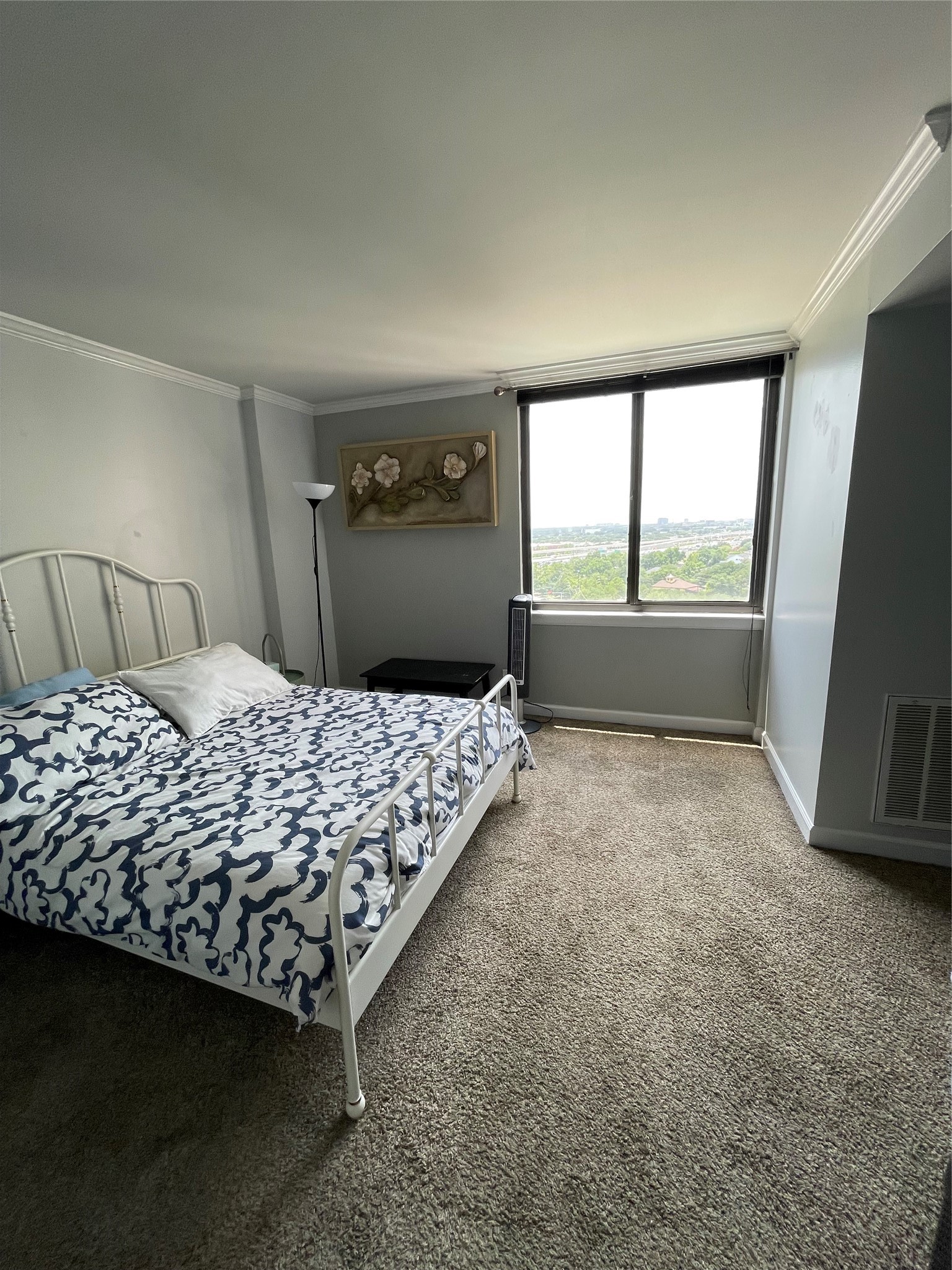 3525 Sage Road, Unit 1401 Houston, TX 77056 - Photo 22 of 22 a bedroom with a bed and a flat tv screen on the dresser