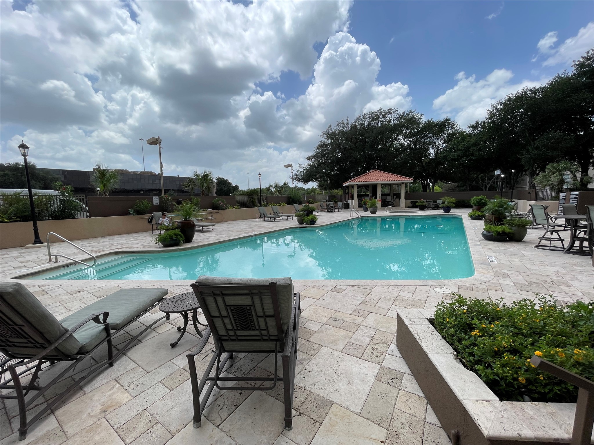 3525 Sage Road, Unit 1401 Houston, TX 77056 - Photo 7 of 22 an outdoor space with garden view