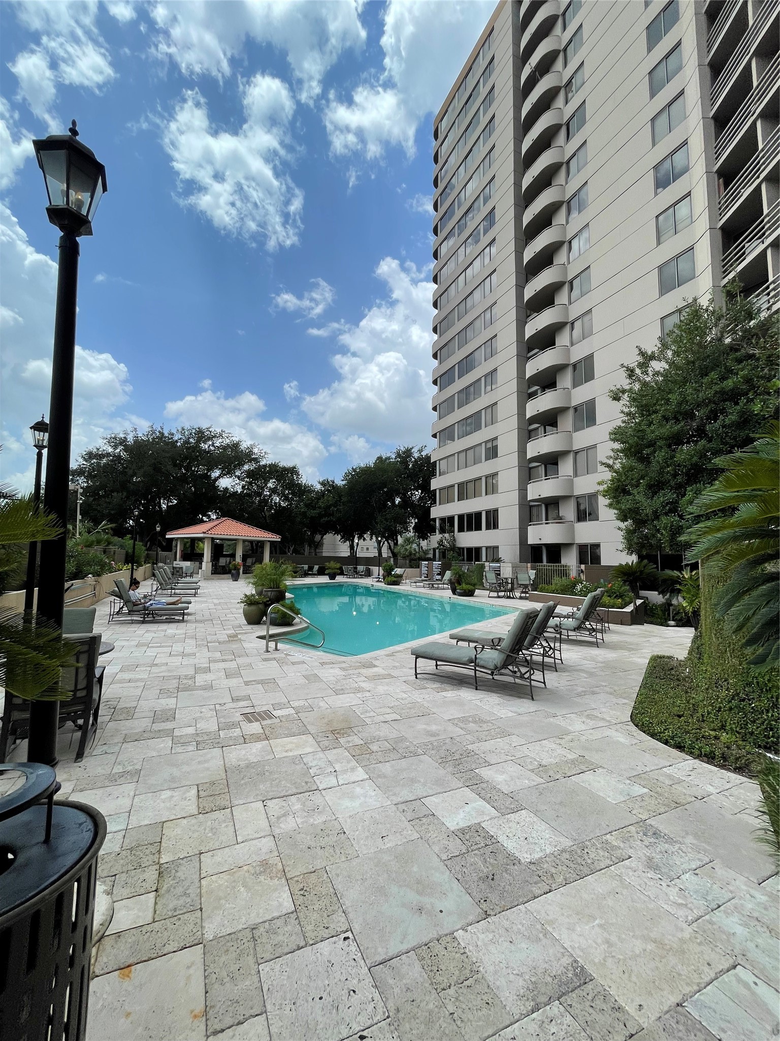 3525 Sage Road, Unit 1401 Houston, TX 77056 - Photo 8 of 22 a view of a patio with a backyard