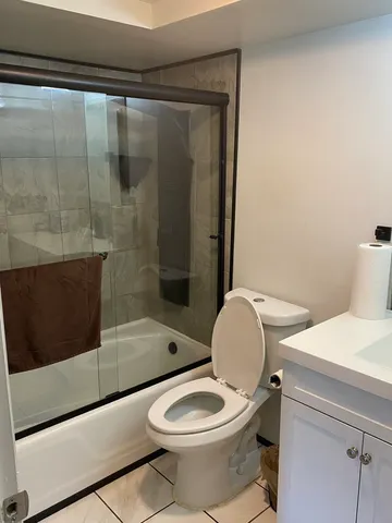 $185,000 | 10109 South Cicero Avenue, Unit 206, Oak Lawn, IL 60453