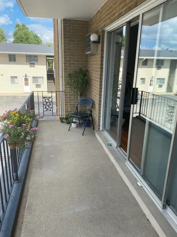 $185,000 | 10109 South Cicero Avenue, Unit 206, Oak Lawn, IL 60453