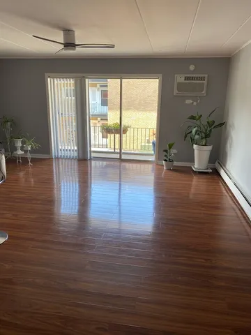 $185,000 | 10109 South Cicero Avenue, Unit 206, Oak Lawn, IL 60453