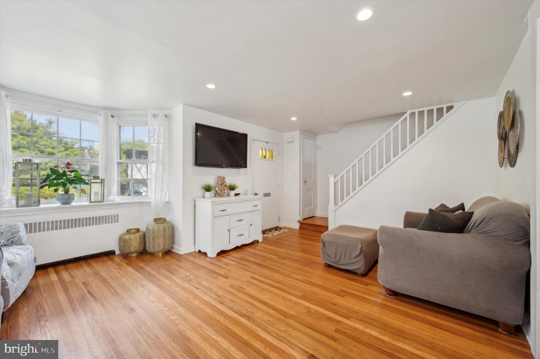 310 Canterbury Road Havertown, PA 19083 - Photo 3 of 33
